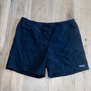 Patagonia black size medium
Swim trunks vacation beach swimming resort